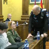 La portavoz del GMP, Cándida Tercero, se niega a salir del Salón del Plenos tras ser expulsada La portavoz del GMP, Cándida Tercero, se niega a salir del Salón del Plenos tras ser expulsada