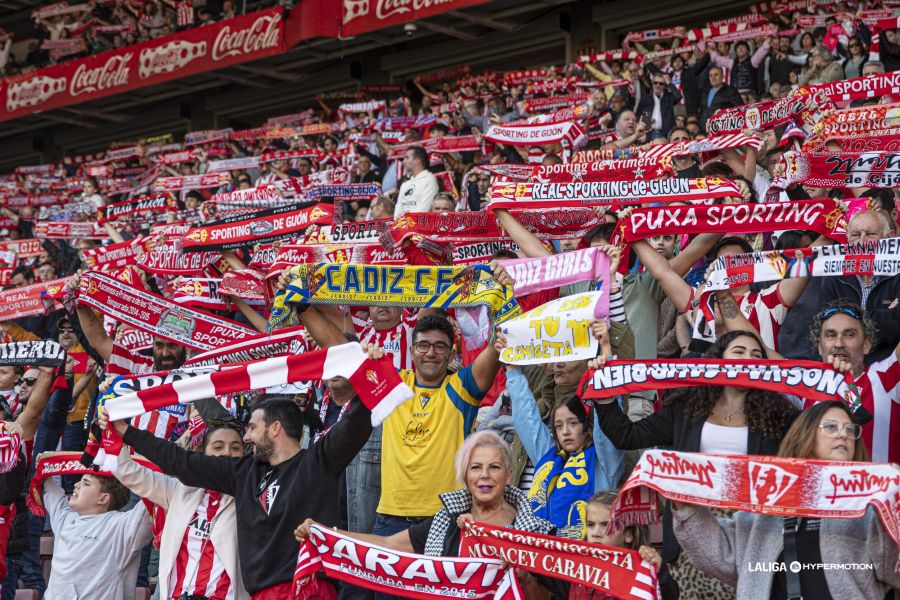 El Molinón lleva en volandas al equipo El Molinón lleva en volandas al equipo