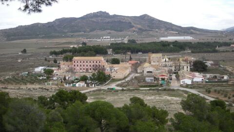 Colonia de Santa Eulalia, situada entre los municipios de Villena y Sax.