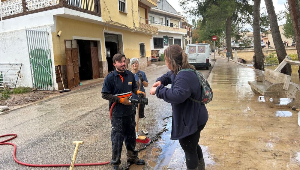 Entre los voluntarios en Mira, el diputado nacional y alcalde de Las Valeras, Daniel Pérez Osma