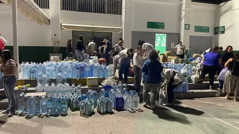 Recogida de productos de la afición del Elche para ayudar a los damnificados por la DANA. Recogida de productos de la afición del Elche para ayudar a los damnificados por la DANA.