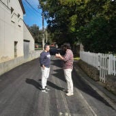 El alcalde de Llanes, Enrique Riestra, y el concejal de Obras, José Ramón Amor, visitando las obras