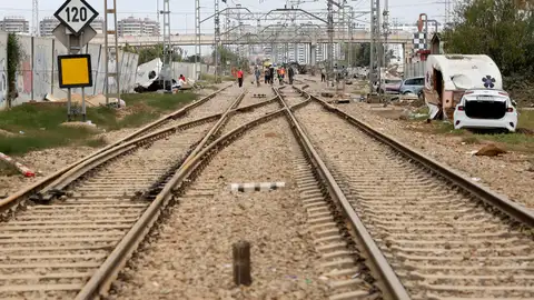 Vista de las vías del tren Alfafar, Valencia, este domingo. Vista de las vías del tren Alfafar, Valencia, este domingo.