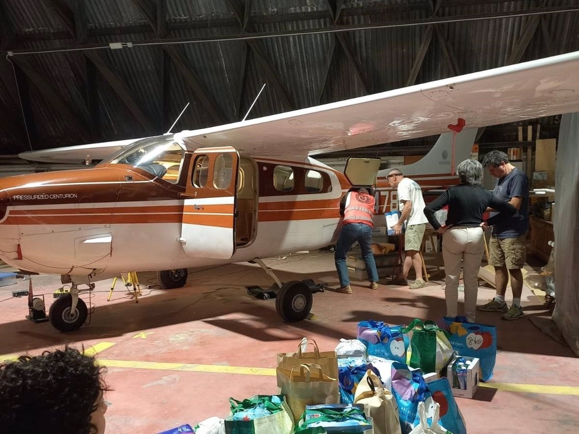 Amigos de la Aviación Histórica envían desde Mallorca 300kg de alimentos y artículos de primera necesidad Amigos de la Aviación Histórica envían desde Mallorca 300kg de alimentos y artículos de primera necesidad