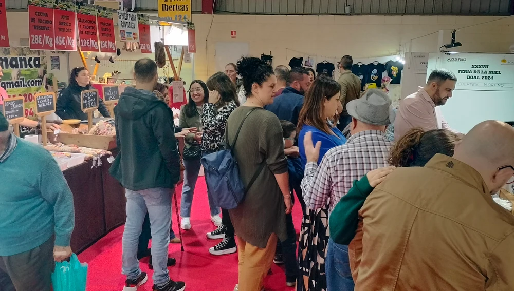 Millares de personas pasaron por la Feria de la Miel, satisfacción de ventas. Millares de personas pasaron por la Feria de la Miel, satisfacción de ventas.