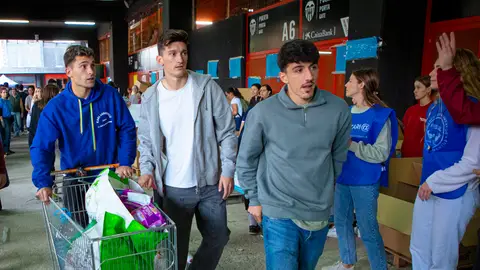 Finaliza la recepción de alimentos y productos de primera necesidad en Mestalla con 1.056.750 kilos recogidos Finaliza la recepción de alimentos y productos de primera necesidad en Mestalla con 1.056.750 kilos recogidos