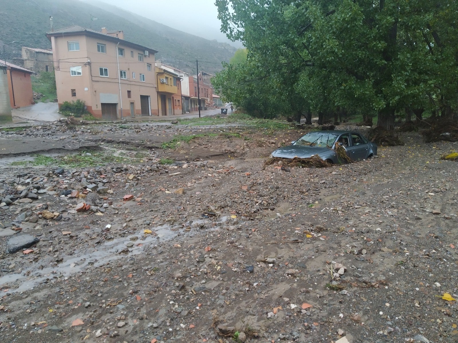 Montalbán extrae 7.000 toneladas de escombro Montalbán extrae 7.000 toneladas de escombro