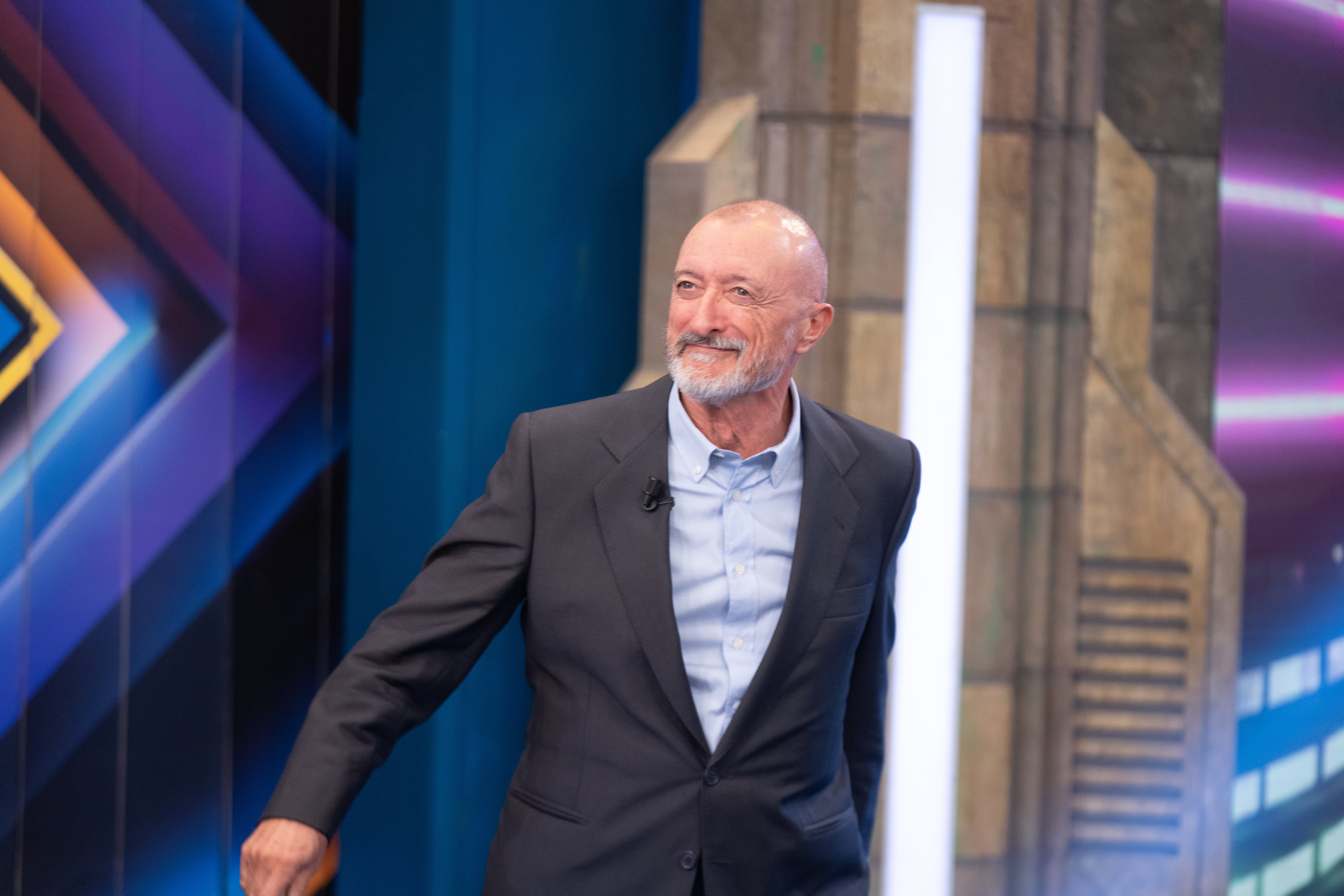 Pérez-Reverte, tajante sobre la DANA: "Un rey notable y valiente; y unos políticos miserables" Pérez-Reverte, tajante sobre la DANA: "Un rey notable y valiente; y unos políticos miserables"