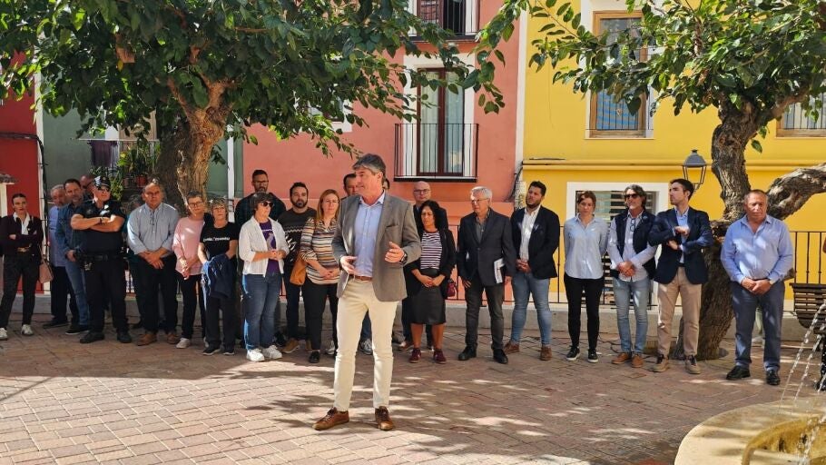La Vila Joiosa guarda cinco minutos de silencio por las v&iacute;ctimas de la DANA.