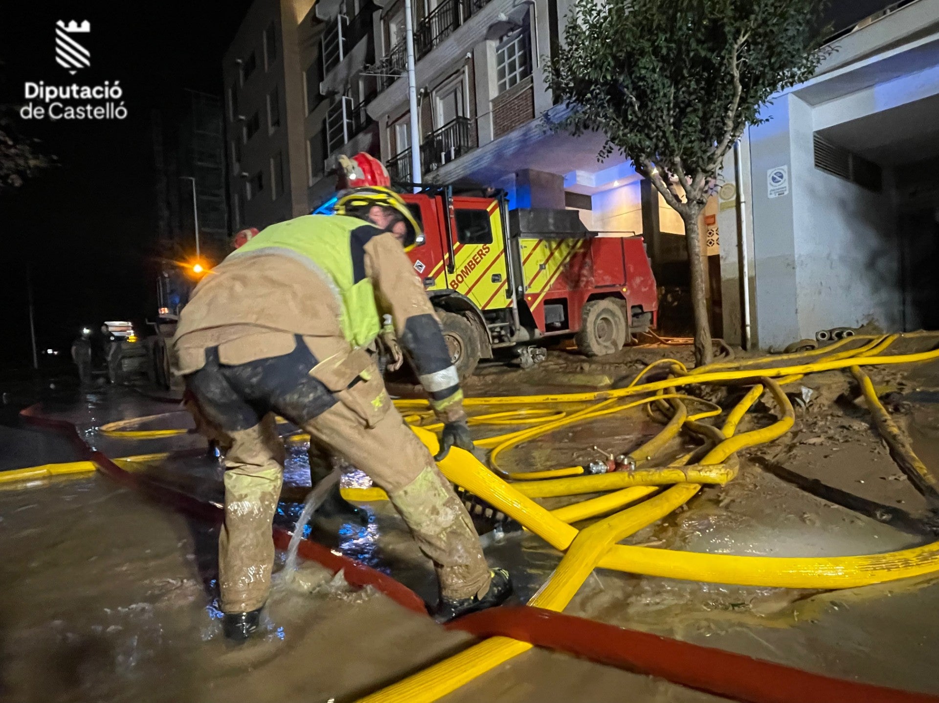 Un centenar de efectivos Bomberos de Castellón trabajan en la respuesta a los efectos de la DANA en la provincia de Valencia Un centenar de efectivos Bomberos de Castellón trabajan en la respuesta a los efectos de la DANA en la provincia de Valencia