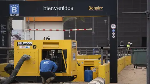 Imagen de la entrada del parking del cetro comercial Bonaire de Valencia Imagen de la entrada del parking del cetro comercial Bonaire de Valencia