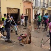 Voluntarios limpiando Algemesí