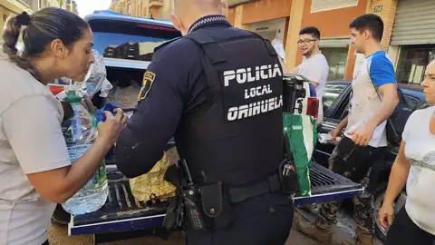 La Vega Baja activa una solidaridad sin precedentes para ayudar a las víctimas de la DANA La Vega Baja activa una solidaridad sin precedentes para ayudar a las víctimas de la DANA