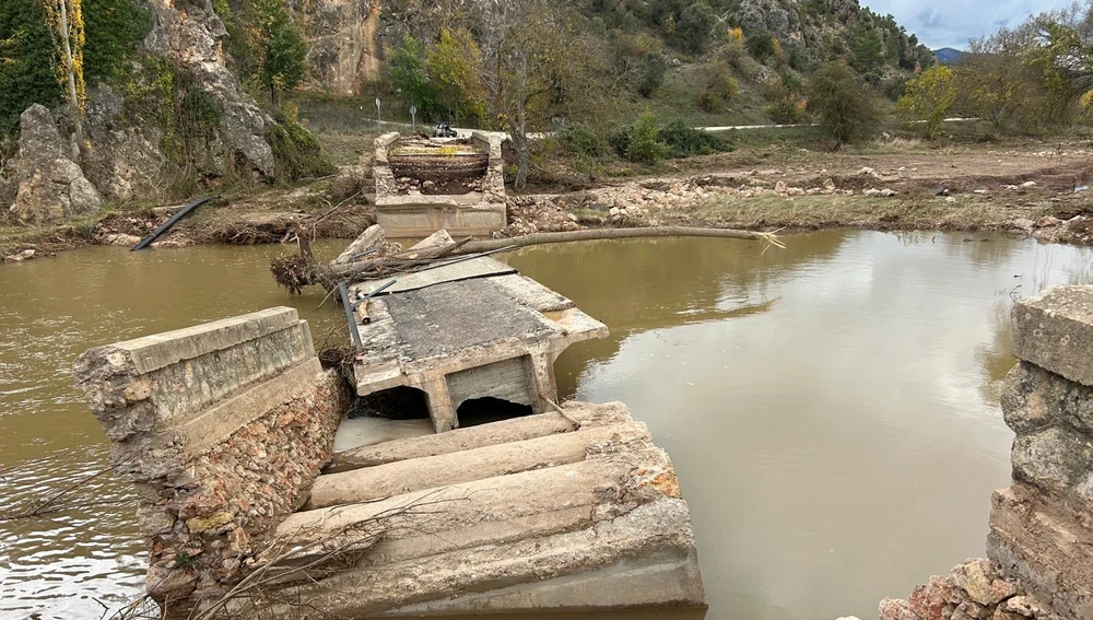 Otro de los puentes destruidos por la Dana en Landete Otro de los puentes destruidos por la Dana en Landete