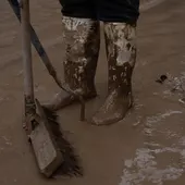 Voluntarios limpian los estragos ocasionados por la DANA - Alejandro Martínez Vélez Voluntarios limpian los estragos ocasionados por la DANA - Alejandro Martínez Vélez