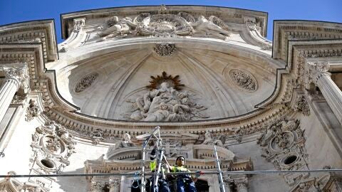 La Catedral de Murcia recupera el esplendor de su fachada barroca