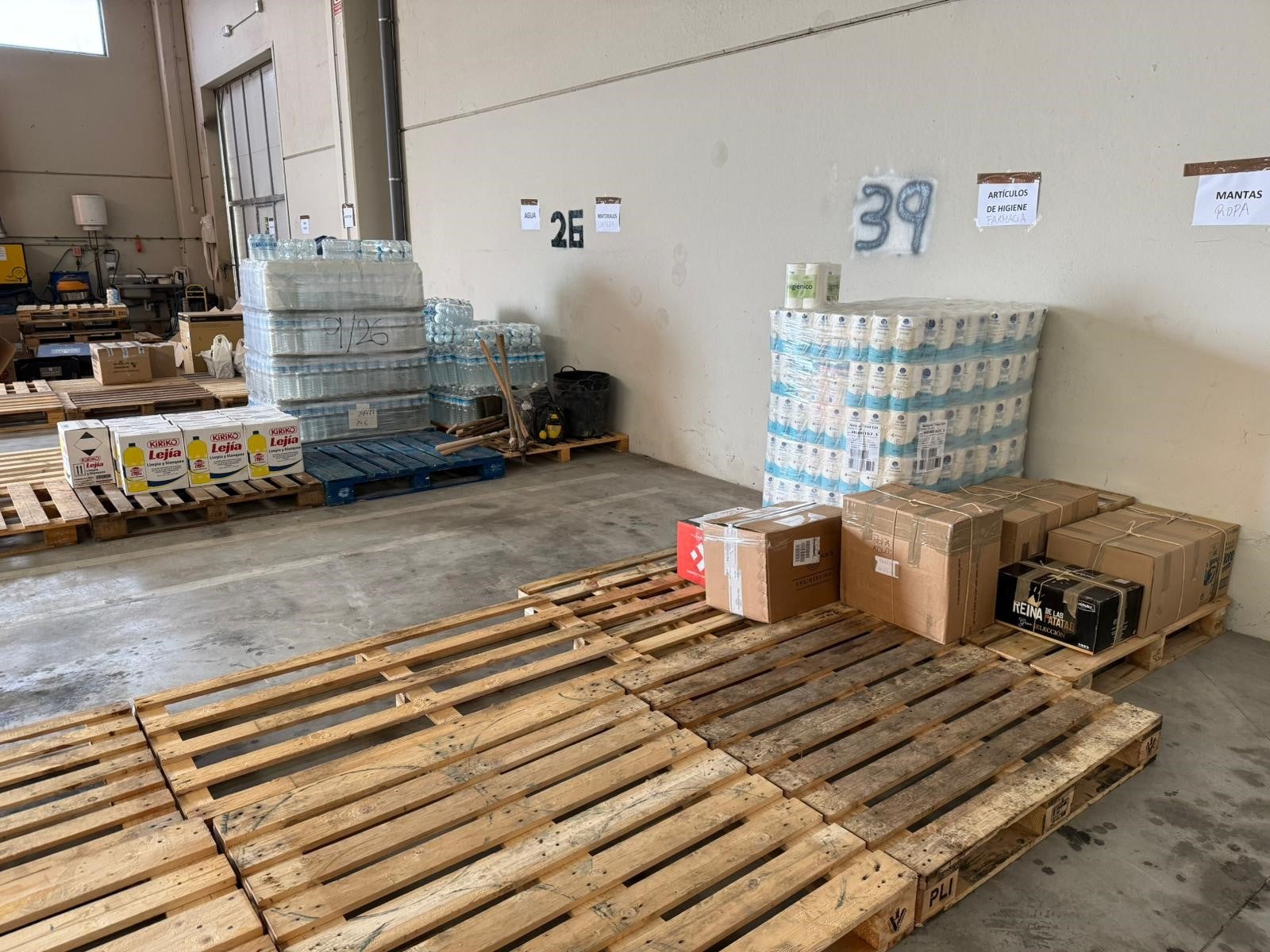 Grúas González solicita furgonetas y conductores para enviar alimentos y materiales a los afectados por la DANA Grúas González solicita furgonetas y conductores para enviar alimentos y materiales a los afectados por la DANA
