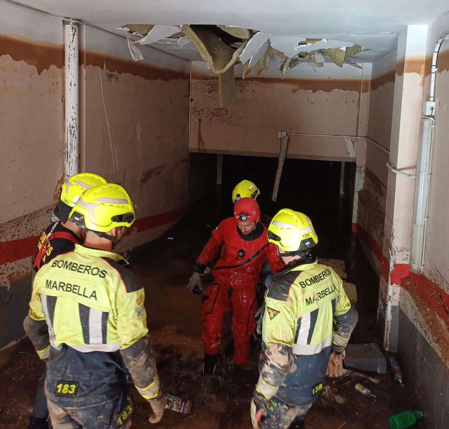 Marbella se solidariza con los afectados por la DANA enviando a un grupo de bomberos y donaciones Marbella se solidariza con los afectados por la DANA enviando a un grupo de bomberos y donaciones