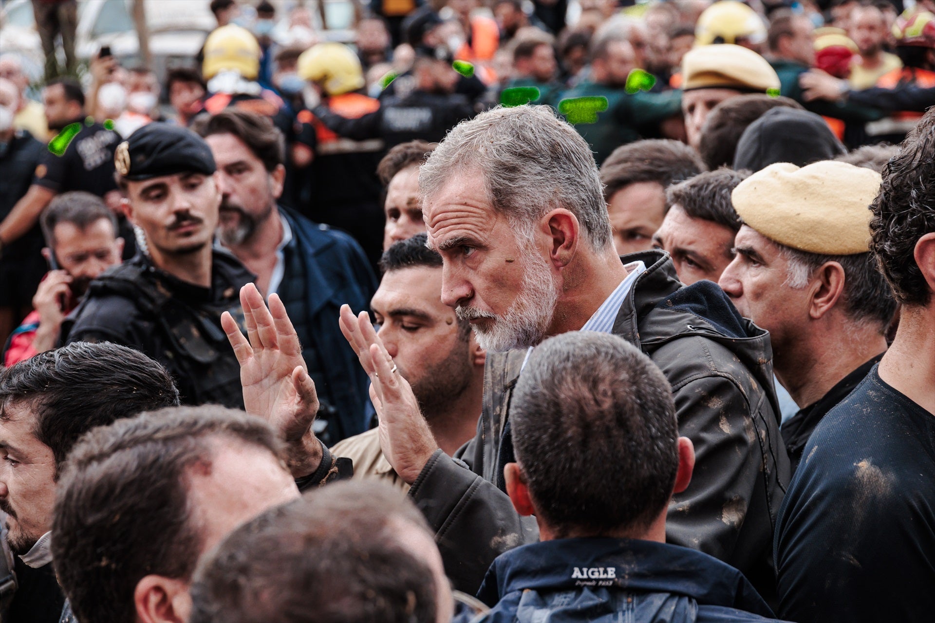 Así fue la conversación de Fernando, vecino de Paiporta, con el rey Felipe VI: "Debería estar aquí el Ejército" Así fue la conversación de Fernando, vecino de Paiporta, con el rey Felipe VI: "Debería estar aquí el Ejército"