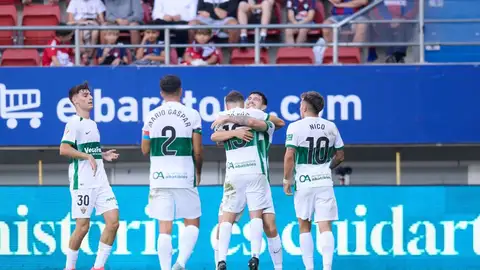 El Elche celebra el gol de Agustín Álvarez en Ipurúa. El Elche celebra el gol de Agustín Álvarez en Ipurúa.