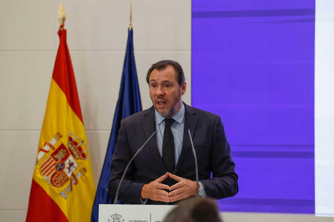 Óscar Puente, sobre la visita de las autoridades a Paiporta: "Caes en el riesgo de que se considere que la visita es oportunista" Óscar Puente, sobre la visita de las autoridades a Paiporta: "Caes en el riesgo de que se considere que la visita es oportunista"