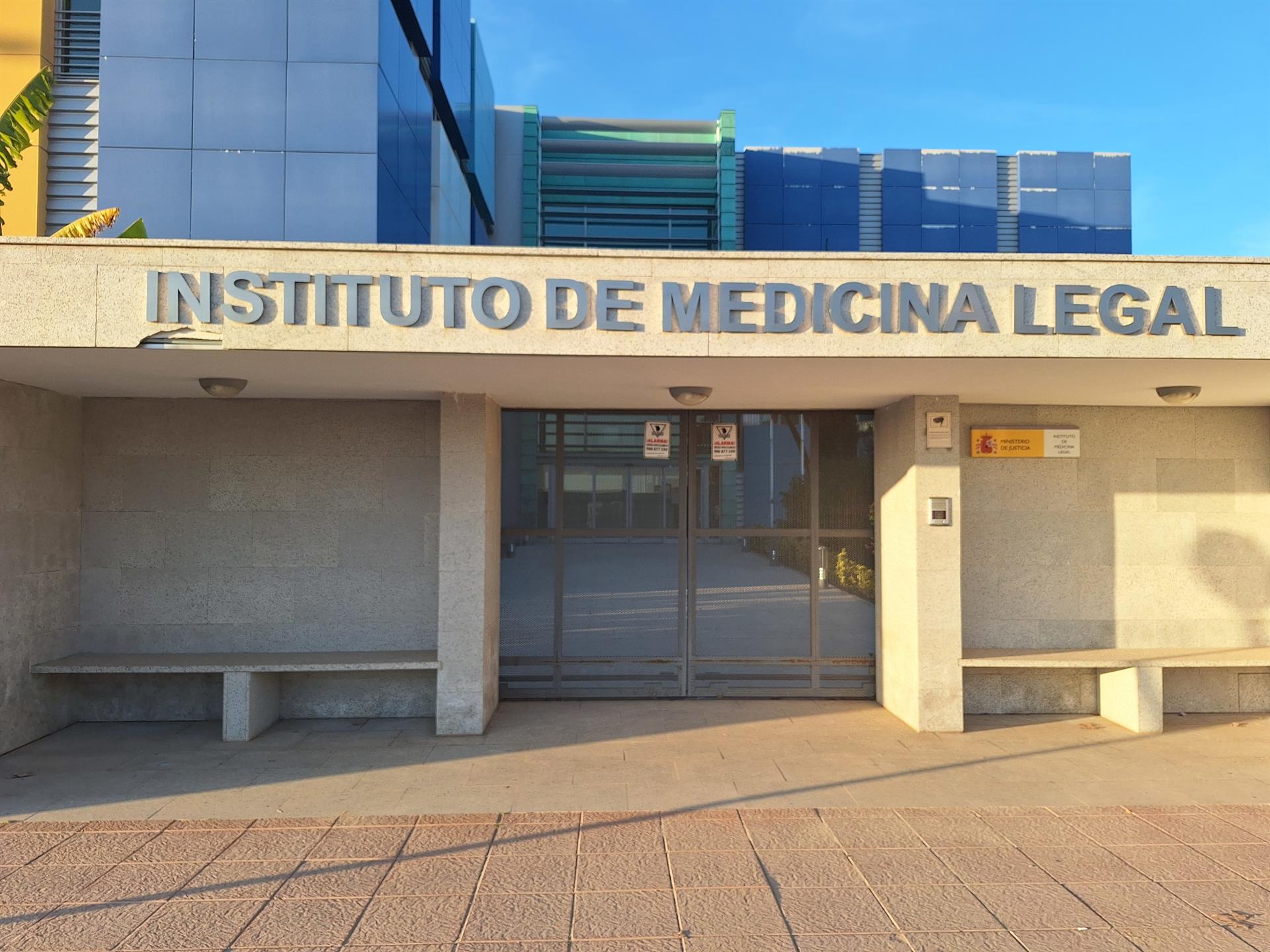 Nueve forenses y dos técnicos de Extremadura viajan a Valencia para colaborar en labores de identificación Nueve forenses y dos técnicos de Extremadura viajan a Valencia para colaborar en labores de identificación