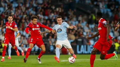 Douvikas da aire al Celta y hunde al Getafe