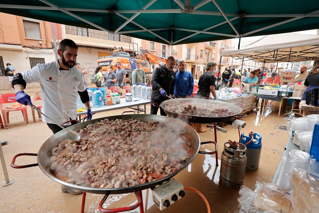 Gastronomía solidaria para los afectados de la DANA: bocadillos, paellas y platos calientes Gastronomía solidaria para los afectados de la DANA: bocadillos, paellas y platos calientes