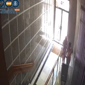 Detenida por el "abrazo amoroso" Detenida por el "abrazo amoroso"