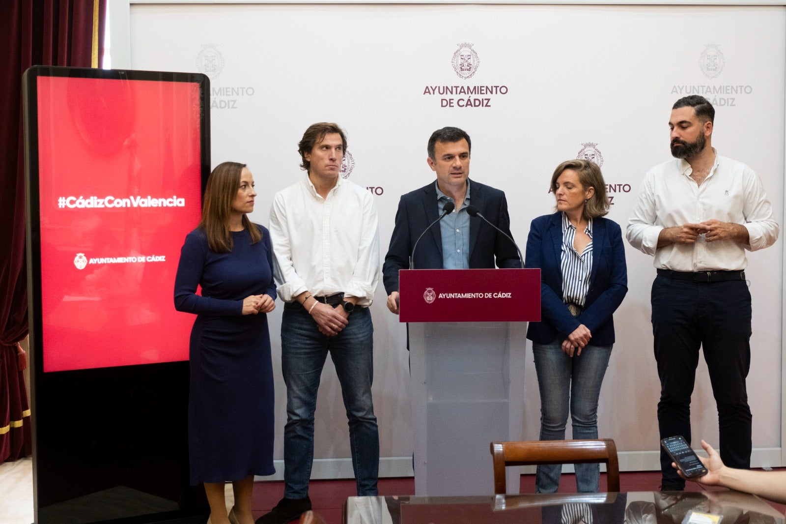El Ayuntamiento de Cádiz destinará 100.000 euros para ayudar a los damnificados de la DANA a través de Cruz Roja El Ayuntamiento de Cádiz destinará 100.000 euros para ayudar a los damnificados de la DANA a través de Cruz Roja