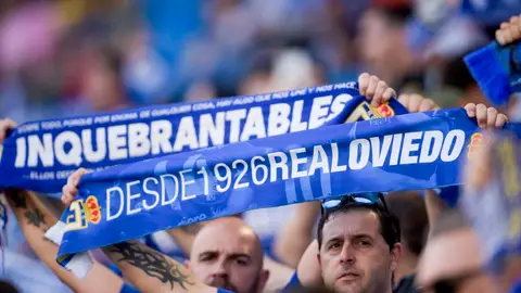 Aficionados del Real Oviedo en el Tartiere Aficionados del Real Oviedo en el Tartiere