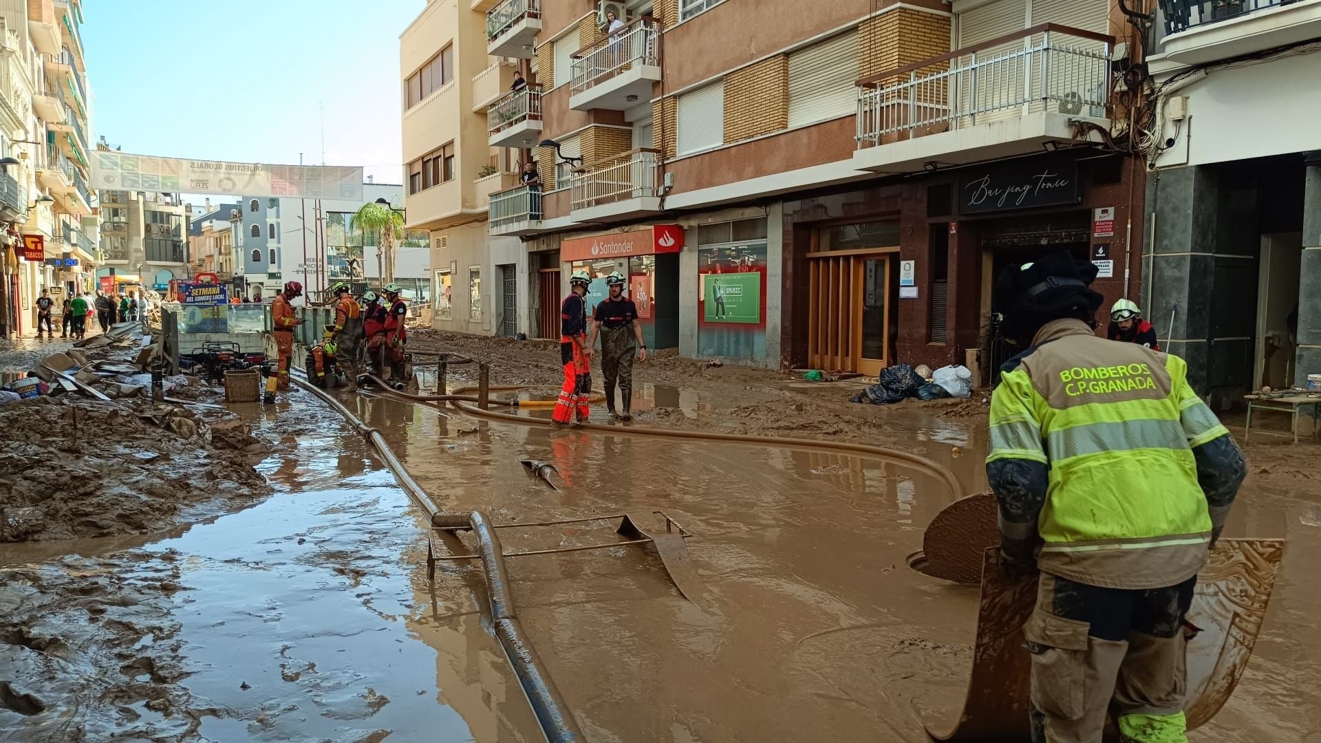Los bomberos de Granada piden al presidente de la Diputación que se retracte tras las declaraciones en el pleno Los bomberos de Granada piden al presidente de la Diputación que se retracte tras las declaraciones en el pleno