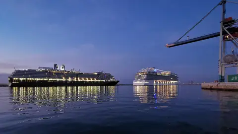 Cruceros en el puerto de Alicante Cruceros en el puerto de Alicante