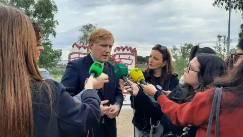 Los ocho bomberos del Ayuntamiento de Badajoz desplazados a Valencia podrían ser relevados esta semana Los ocho bomberos del Ayuntamiento de Badajoz desplazados a Valencia podrían ser relevados esta semana