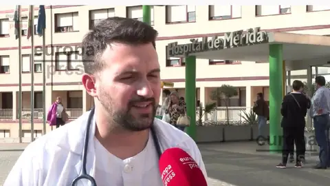 Un pediatra extremeño se ofrece como voluntario en la zonas afectada por la DANA: "Queremos ayudar y dar un poquito más" Un pediatra extremeño se ofrece como voluntario en la zonas afectada por la DANA: "Queremos ayudar y dar un poquito más"