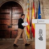 El president de la Generalitat valenciana, Carlos Mazón, ofrece una rueda de prensa tras un pleno extraordinario del Consell, a 4 de noviembre de 2024, en Valencia,