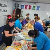 Voluntarios de Fallers pel Món Voluntarios de Fallers pel Món