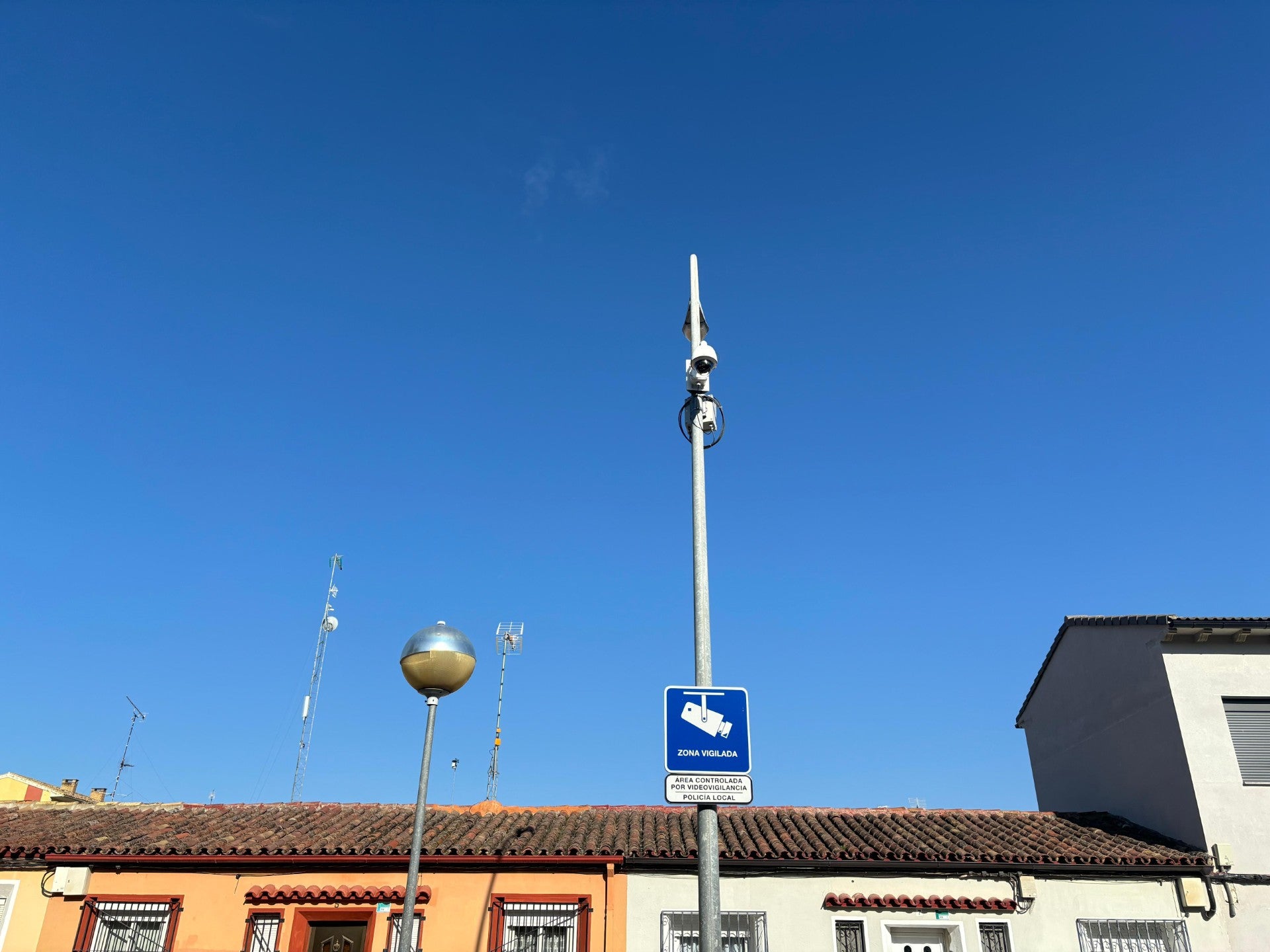 Huesca refuerza su seguridad con nuevas cámaras y lectores de matrículas Huesca refuerza su seguridad con nuevas cámaras y lectores de matrículas