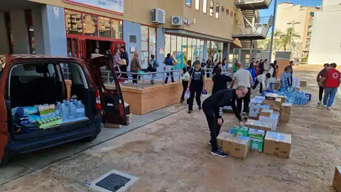 Parte de la ayuda recogida en Elda para los damnificados por la DANA en València. Parte de la ayuda recogida en Elda para los damnificados por la DANA en València.