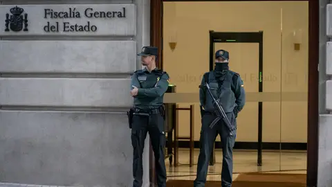 El Fiscal General alerta a la plana mayor del órgano sobre la alta sensibilidad del material incautado por la UCO El Fiscal General alerta a la plana mayor del órgano sobre la alta sensibilidad del material incautado por la UCO