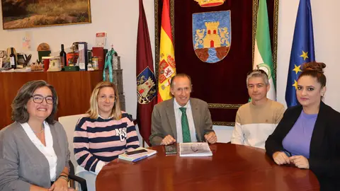 Instantes de la reunión celebrada en el Ayuntamiento de Chiclana Instantes de la reunión celebrada en el Ayuntamiento de Chiclana