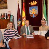 Instantes de la reunión celebrada en el Ayuntamiento de Chiclana