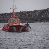 Un barco de Salvamento Marítimo en una operación de rescate, en imagen de archivo 