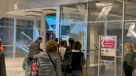 Viajeros en la estación de Vigo Viajeros en la estación de Vigo