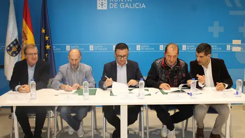 Xunta, Concello de Ourense e praceiros asinan acordo para a praza de abastos Xunta, Concello de Ourense e praceiros asinan acordo para a praza de abastos