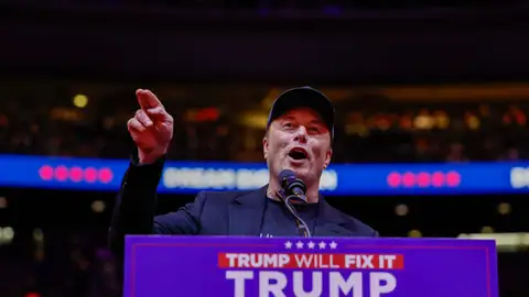 Elon Musk habla durante un acto de campaña del candidato presidencial republicano, el expresidente de Estados Unidos Donald Trump, en el Madison Square Garden. Elon Musk habla durante un acto de campaña del candidato presidencial republicano, el expresidente de Estados Unidos Donald Trump, en el Madison Square Garden.