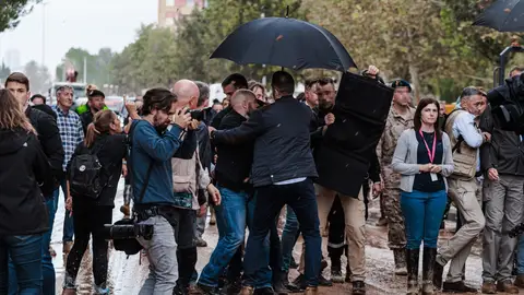 El presidente del Gobierno, Pedro Sánchez, durante su visita a una zona afectada por la DANA. El presidente del Gobierno, Pedro Sánchez, durante su visita a una zona afectada por la DANA.