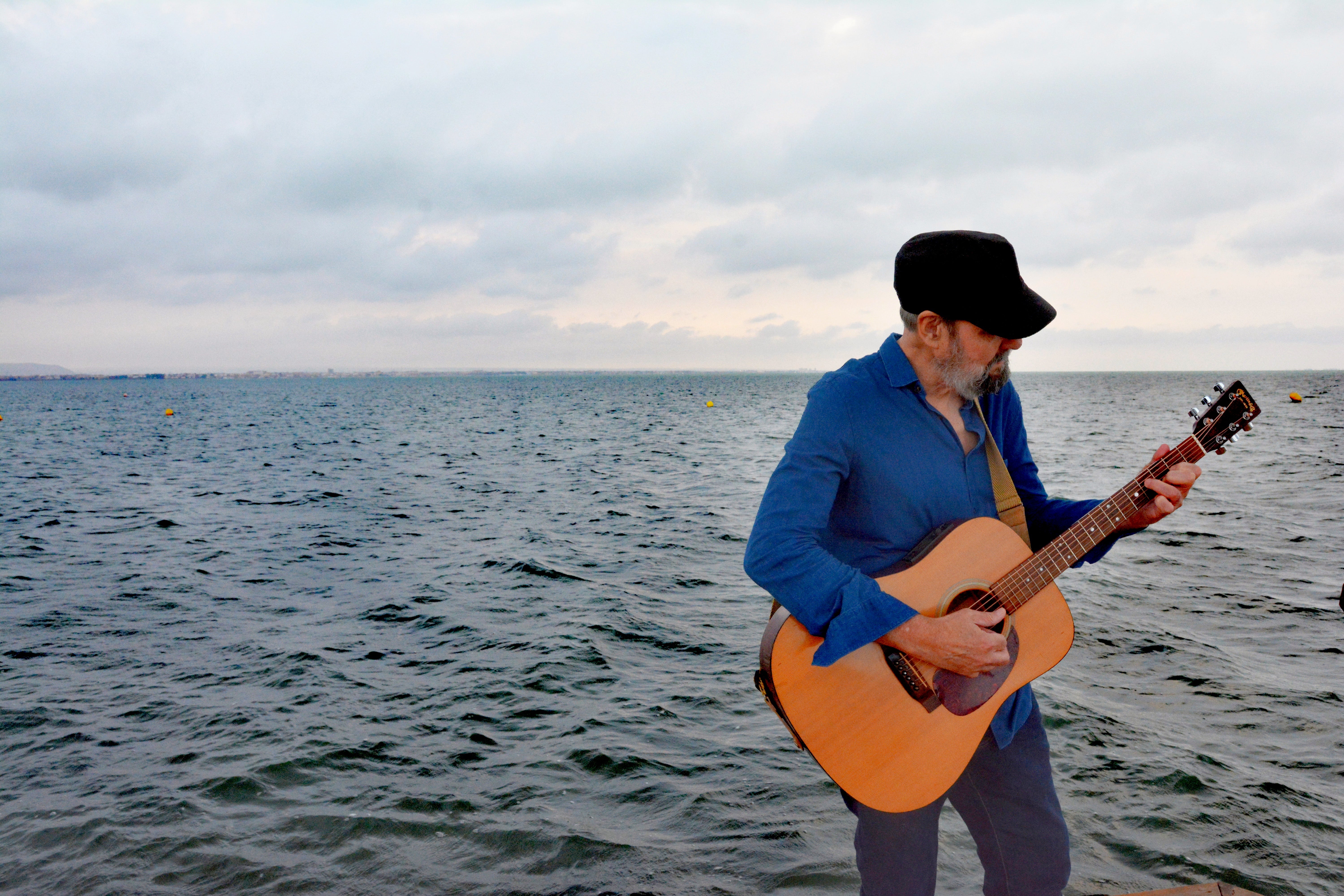Fernando Rubio reafirma su esencia de rock y blues con 'Stay cool' Fernando Rubio reafirma su esencia de rock y blues con 'Stay cool'