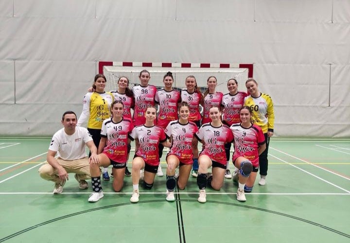 Balonmano Gijón mantiene el pulso Balonmano Gijón mantiene el pulso