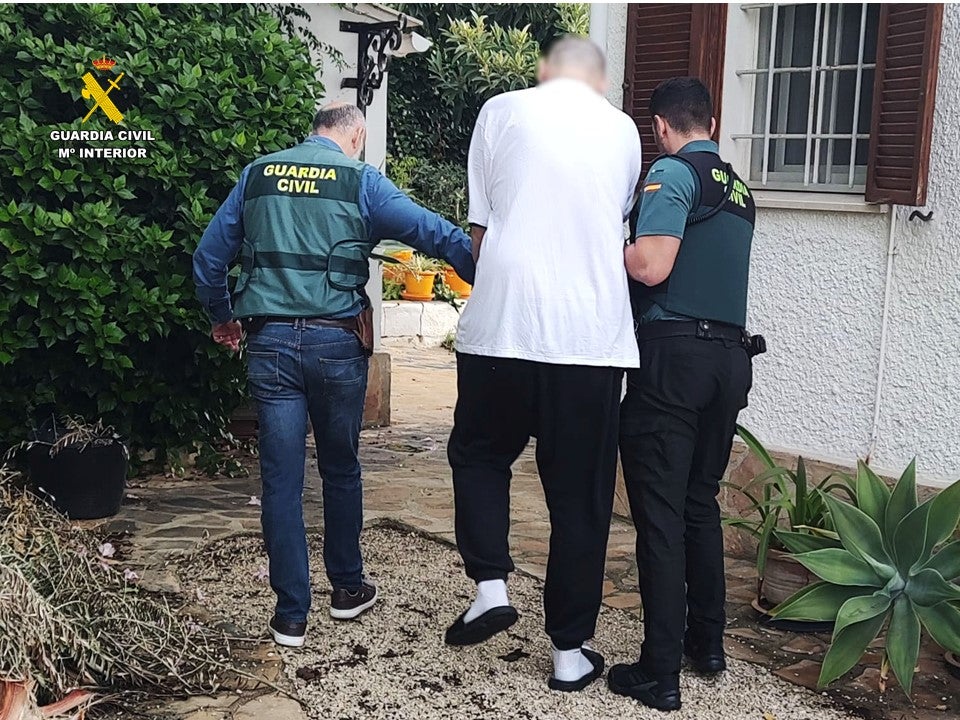 La Guardia Civil detiene a otros dos fugitivos que se escondían en la provincia La Guardia Civil detiene a otros dos fugitivos que se escondían en la provincia